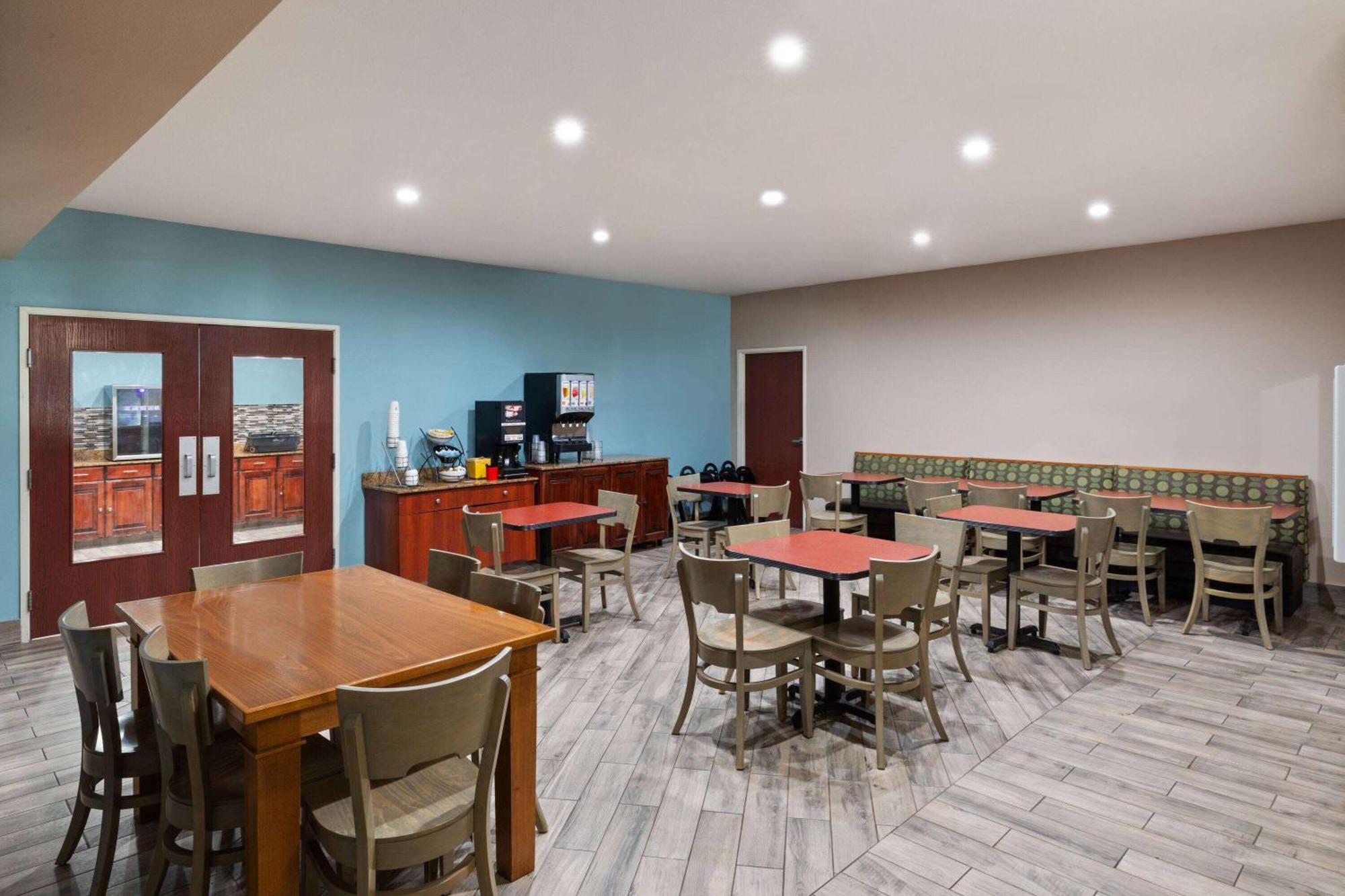 Hotel Super 8 By Wyndham Lubbock West Exterior foto
